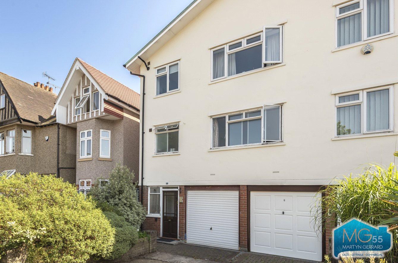 3 bedroom Semi-Detached House to rent - Martyn Gerrard