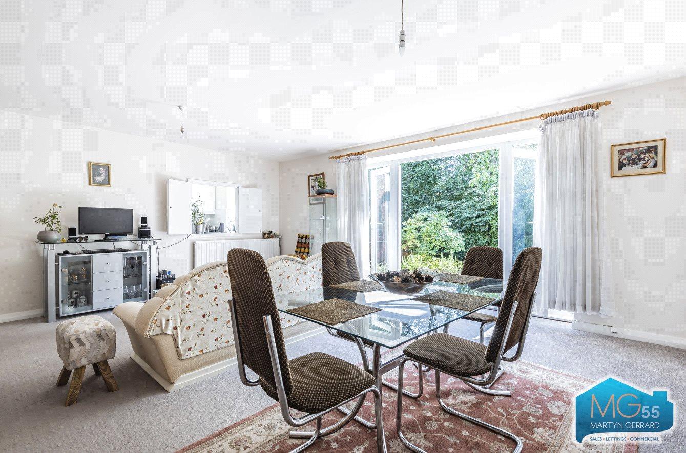 3 bedroom Semi-Detached House to rent - Martyn Gerrard