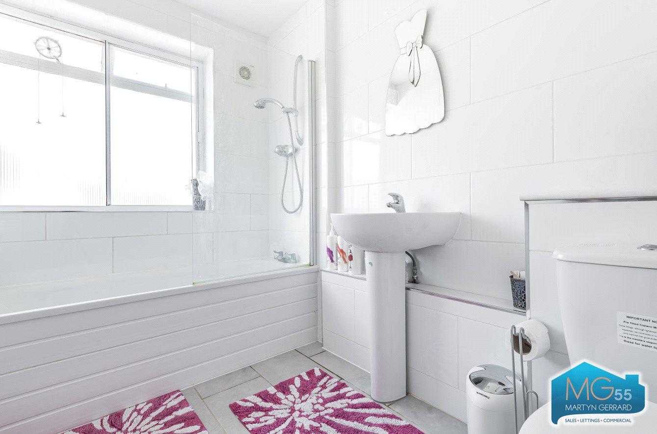 3 bedroom Semi-Detached House to rent - Martyn Gerrard