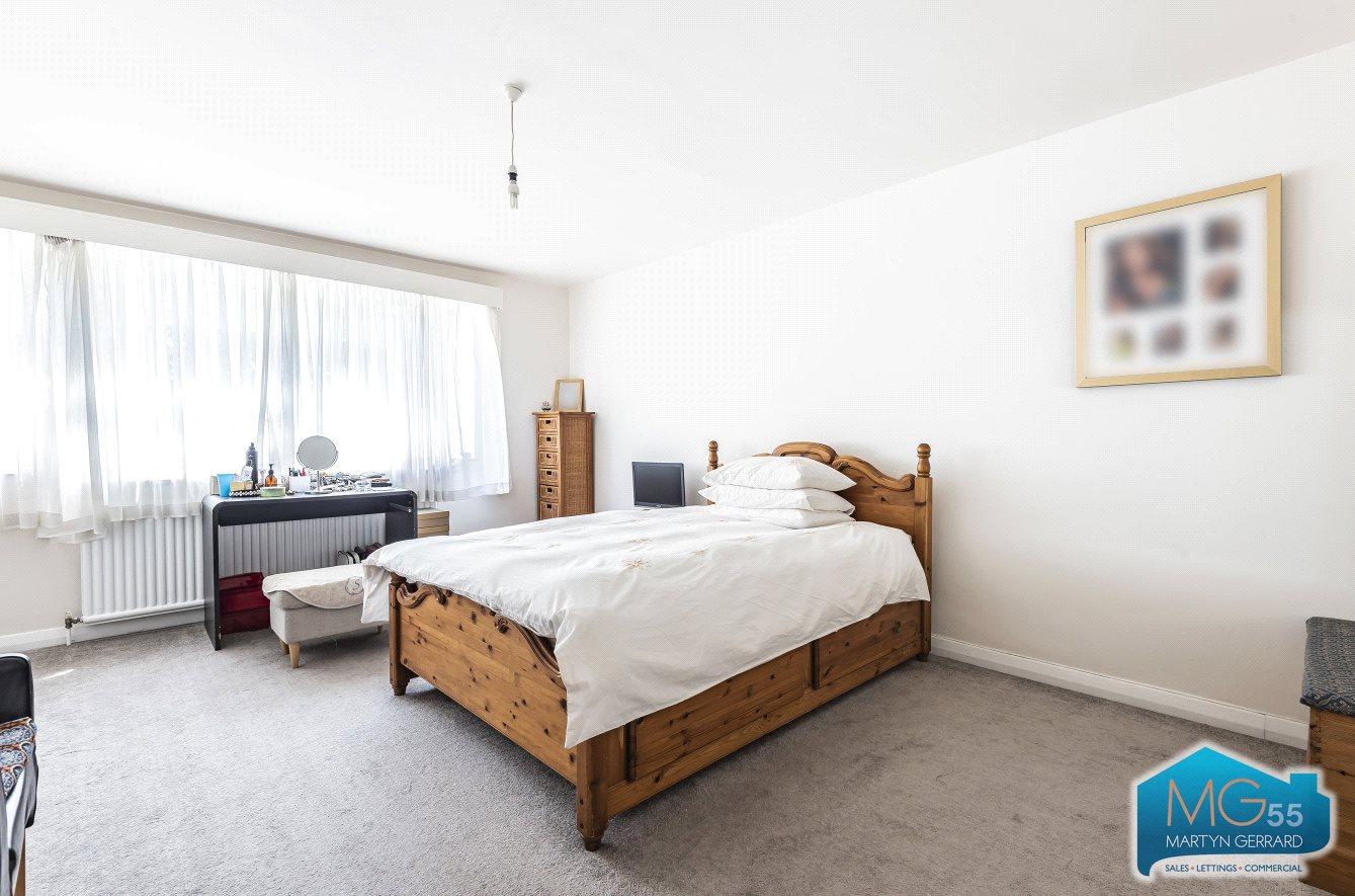 3 bedroom Semi-Detached House to rent - Martyn Gerrard