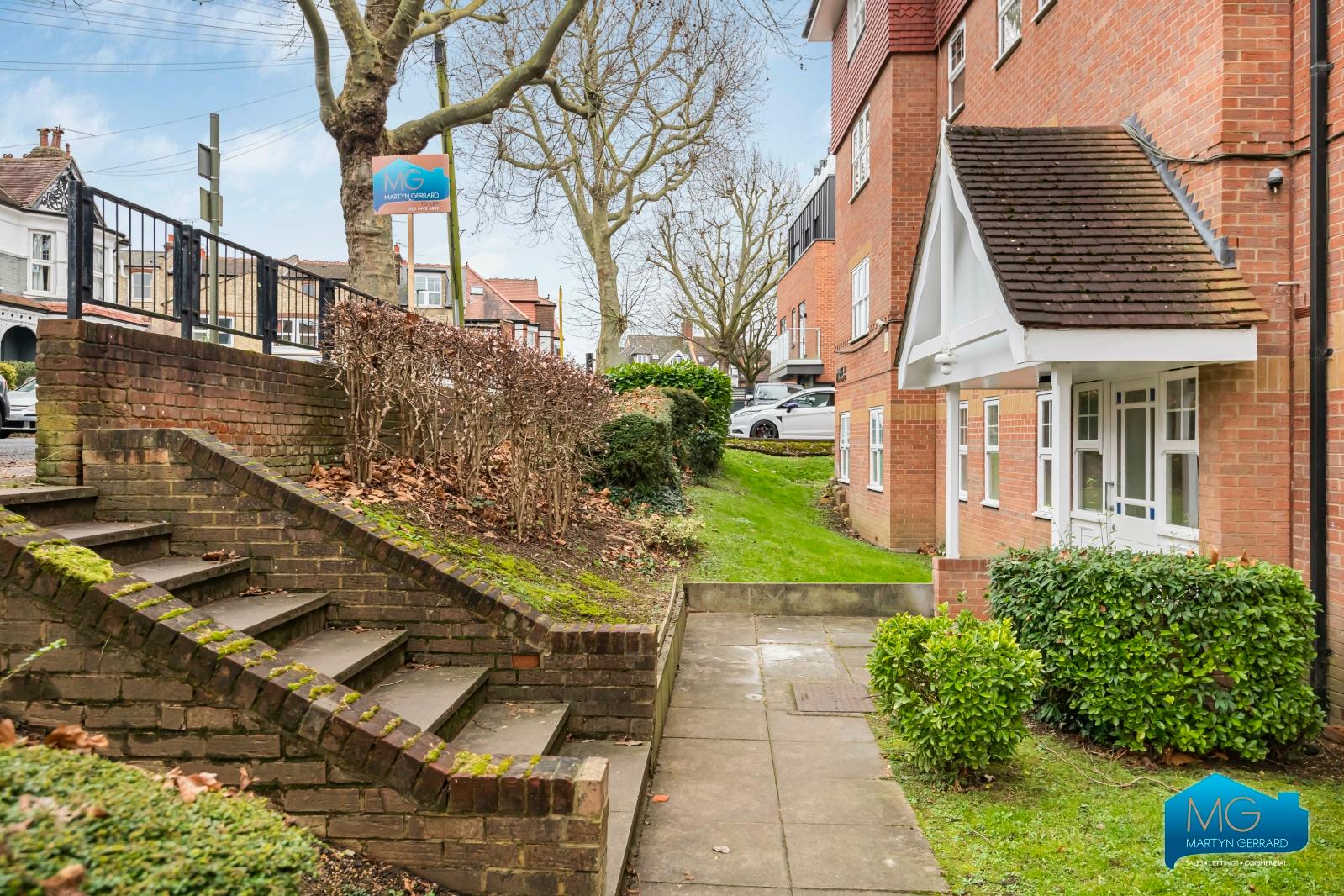 2 bedroom Apartment to rent - Martyn Gerrard