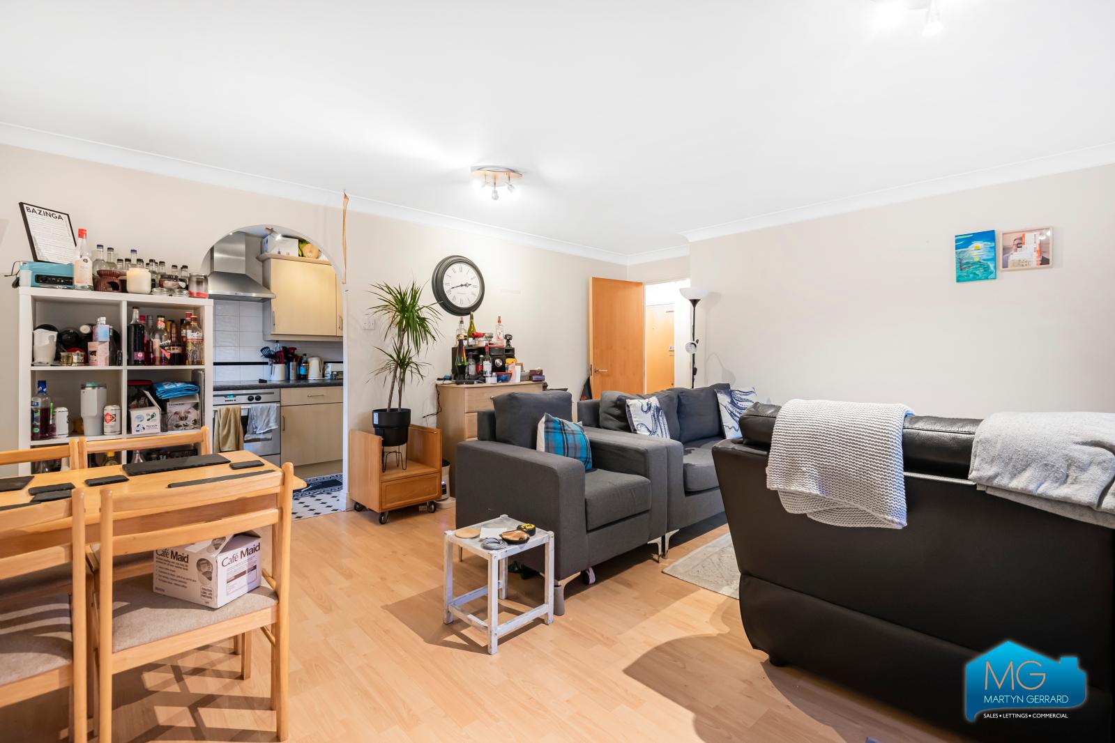 2 bedroom Apartment to rent - Martyn Gerrard