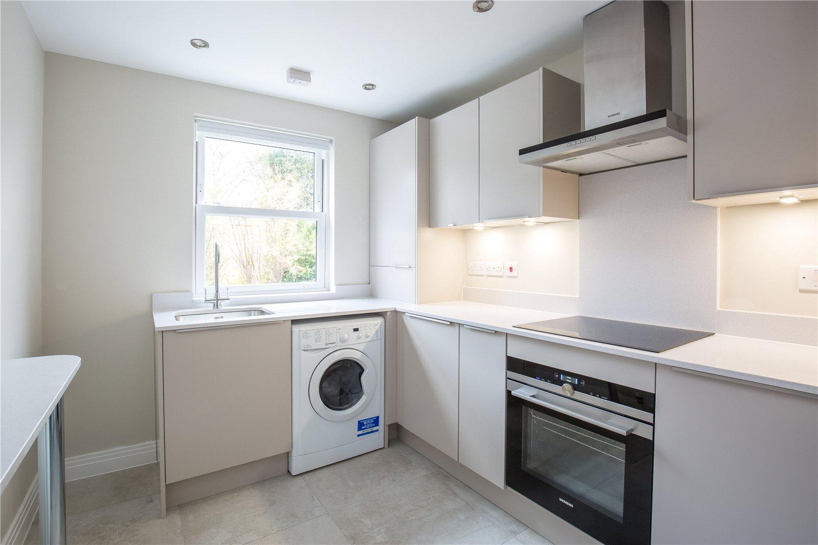 2 bedroom Apartment to rent - Martyn Gerrard