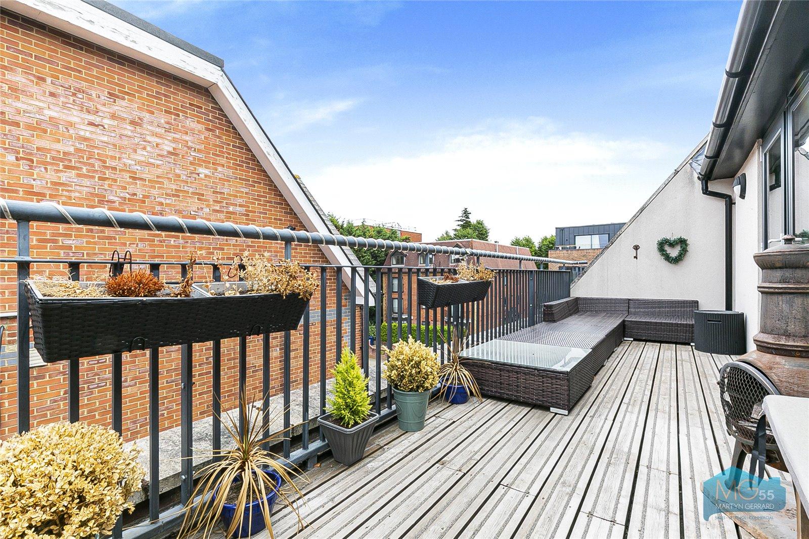 2 bedroom Apartment to rent - Martyn Gerrard