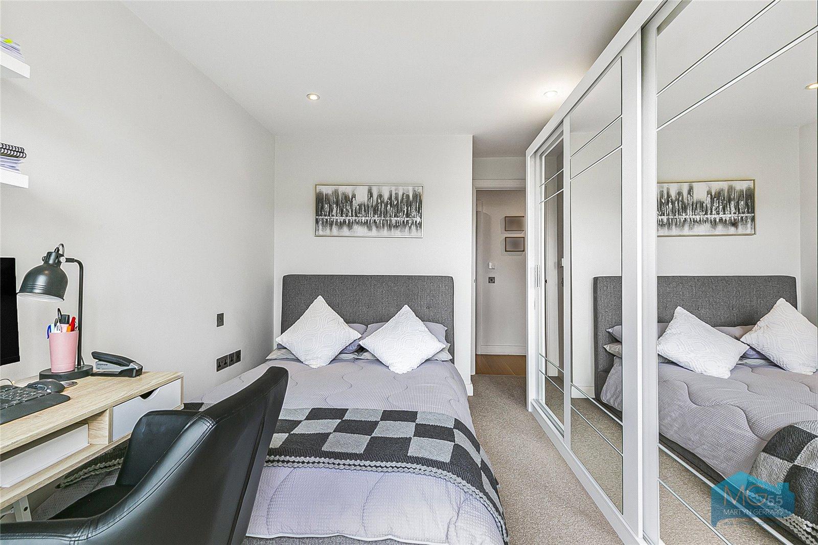 2 bedroom Apartment to rent - Martyn Gerrard