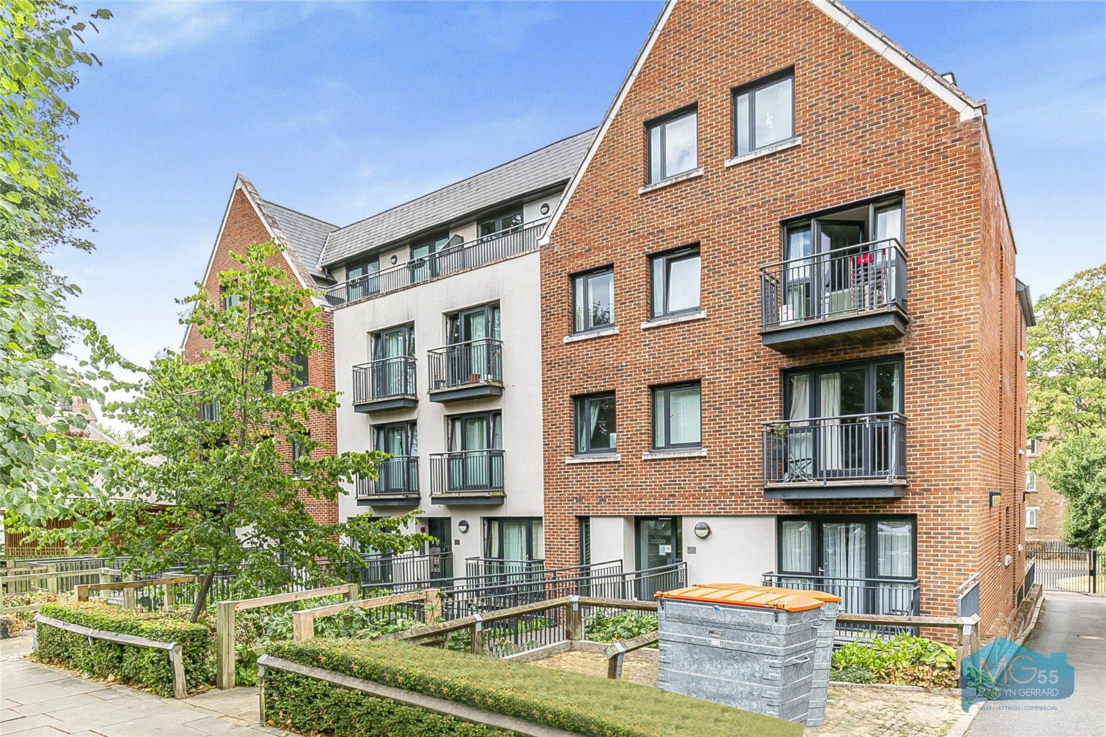 2 bedroom Apartment to rent - Martyn Gerrard