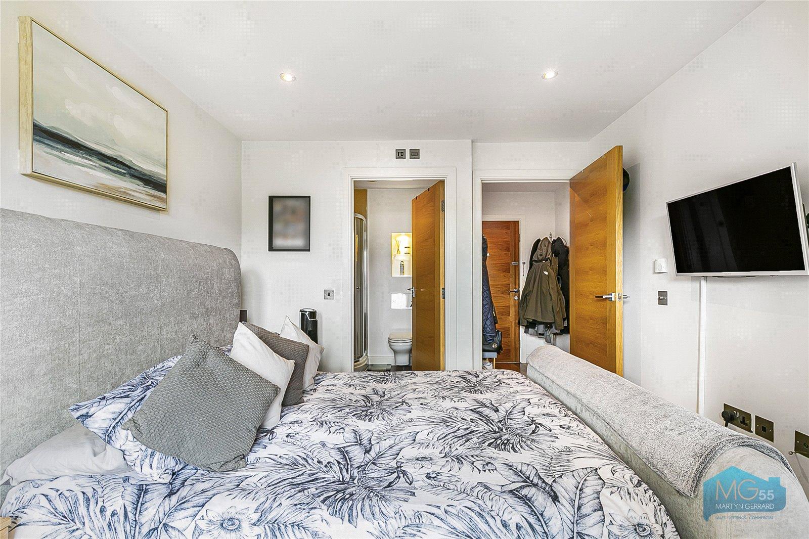 2 bedroom Apartment to rent - Martyn Gerrard