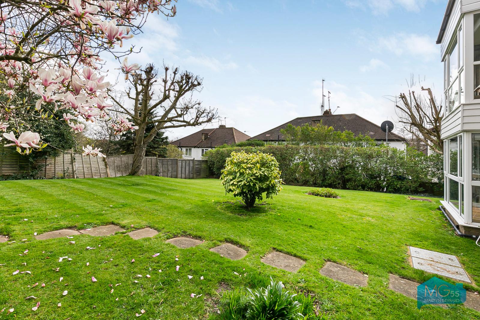2 bedroom Apartment to rent - Martyn Gerrard