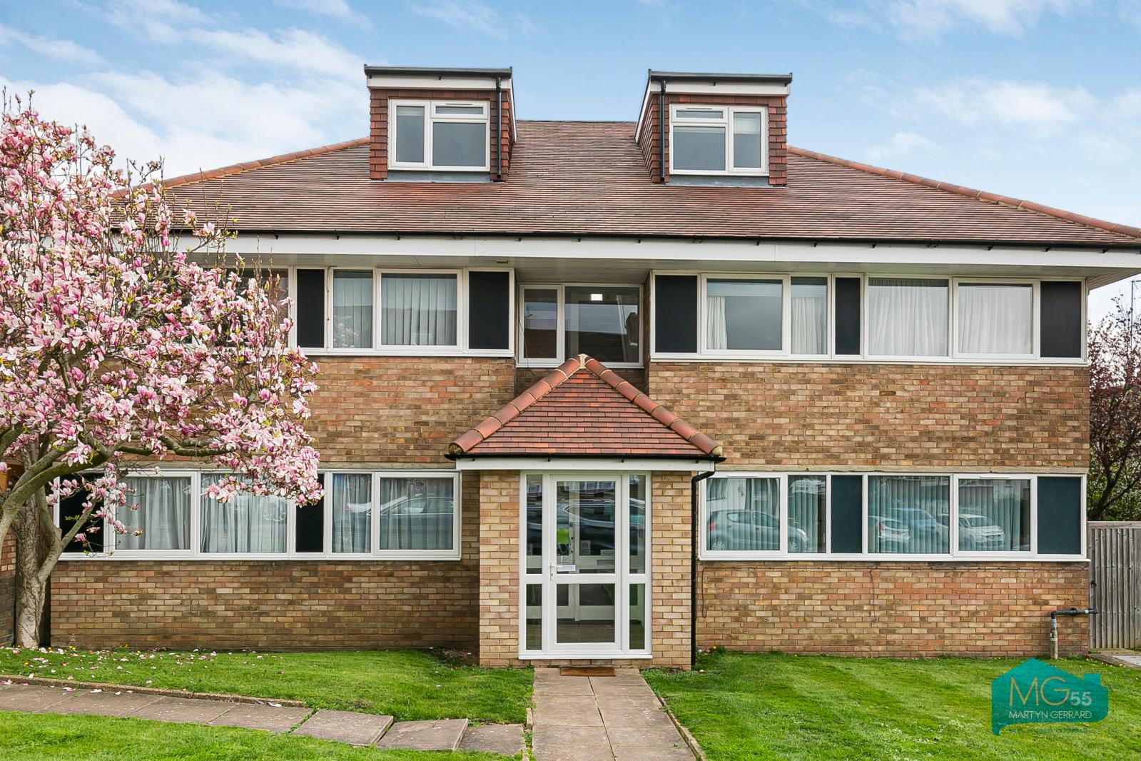2 bedroom Apartment to rent - Martyn Gerrard