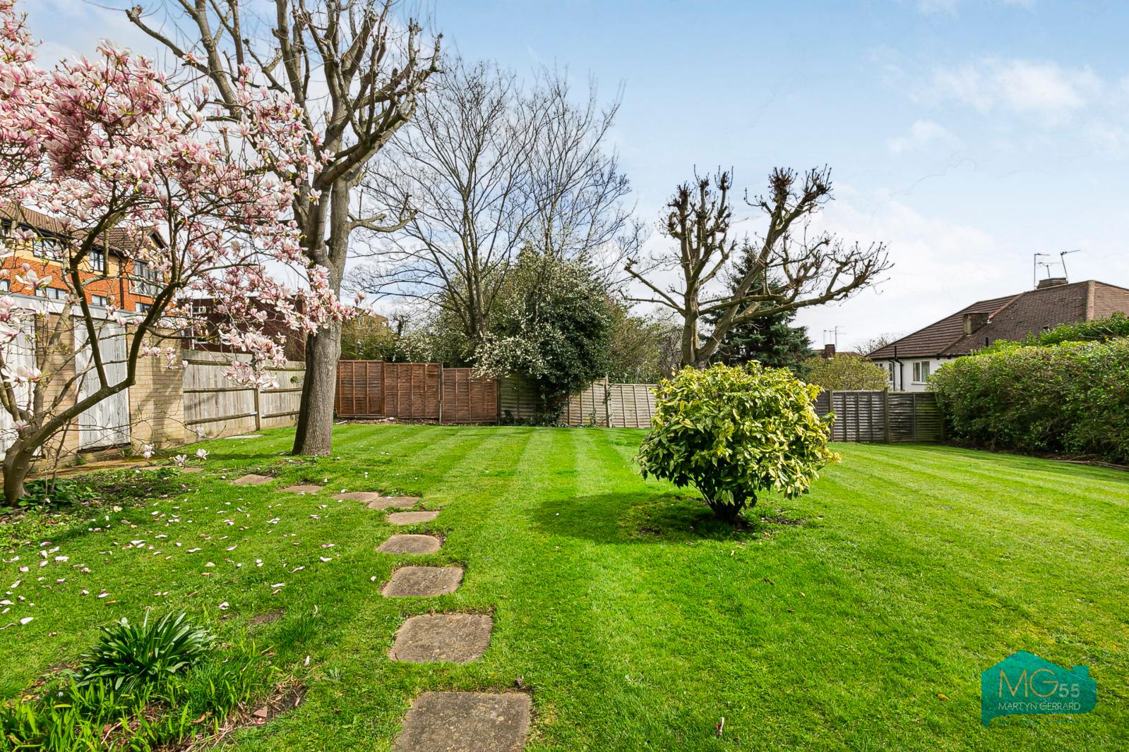 2 bedroom Apartment to rent - Martyn Gerrard