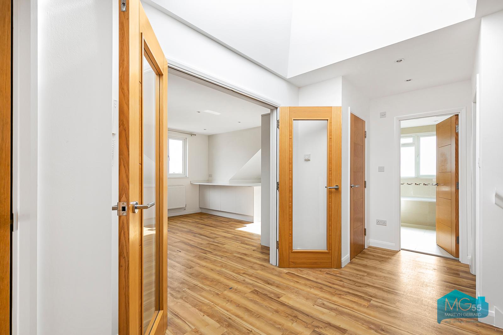 2 bedroom Apartment to rent - Martyn Gerrard