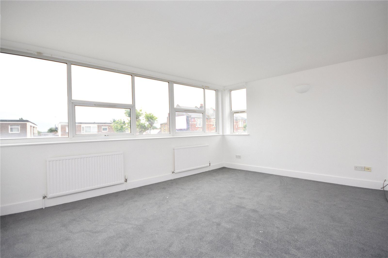 2 bedroom Apartment to rent - Martyn Gerrard