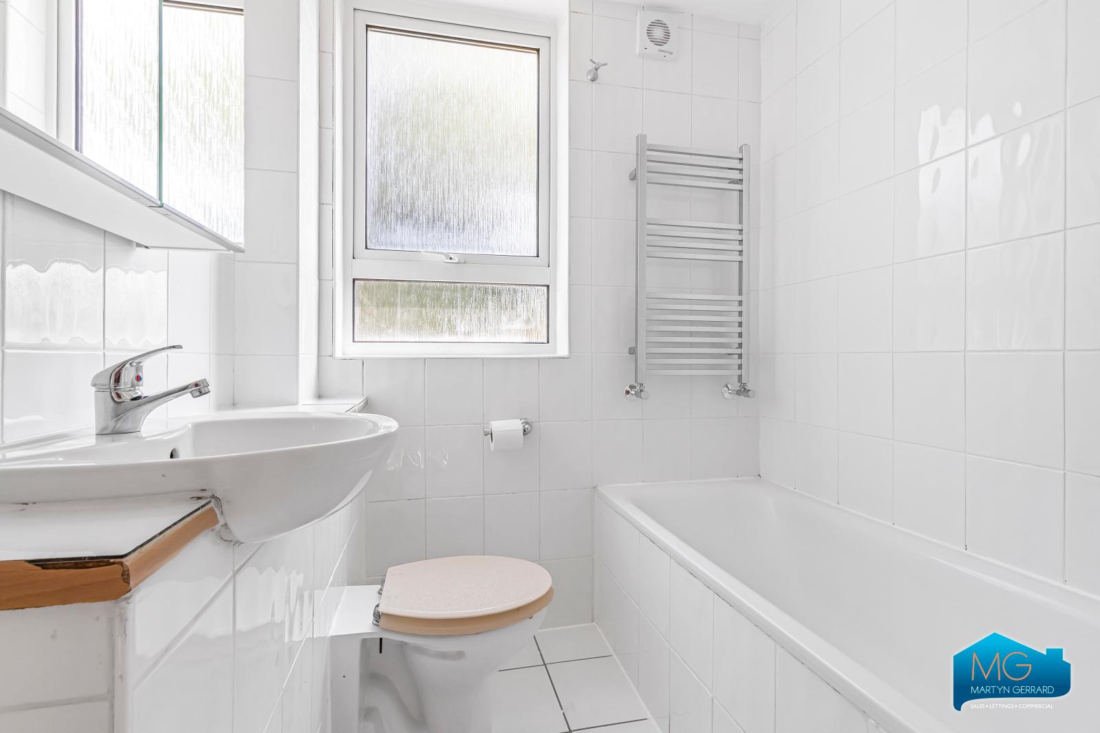 2 bedroom Terraced House to rent - Martyn Gerrard