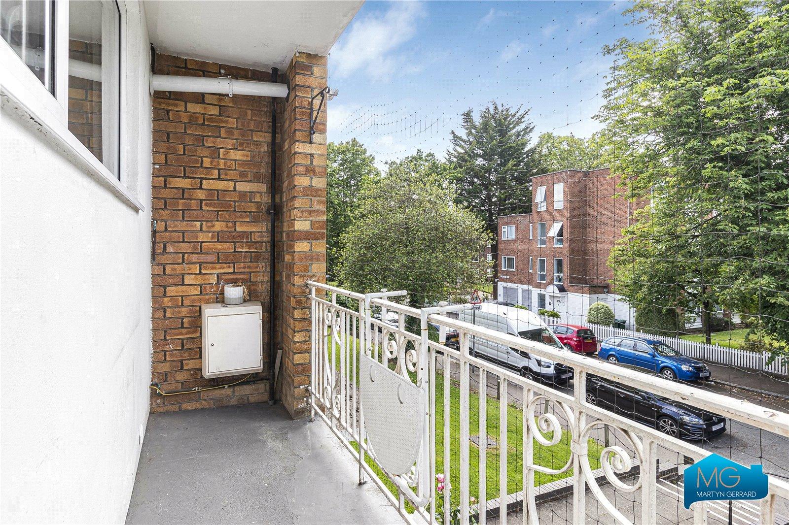 2 bedroom Apartment to rent - Martyn Gerrard