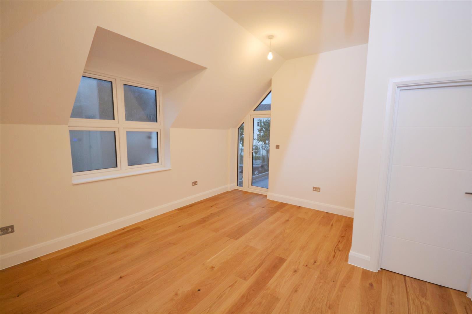 2 bedroom Maisonette to rent + ' - Martyn Gerrard