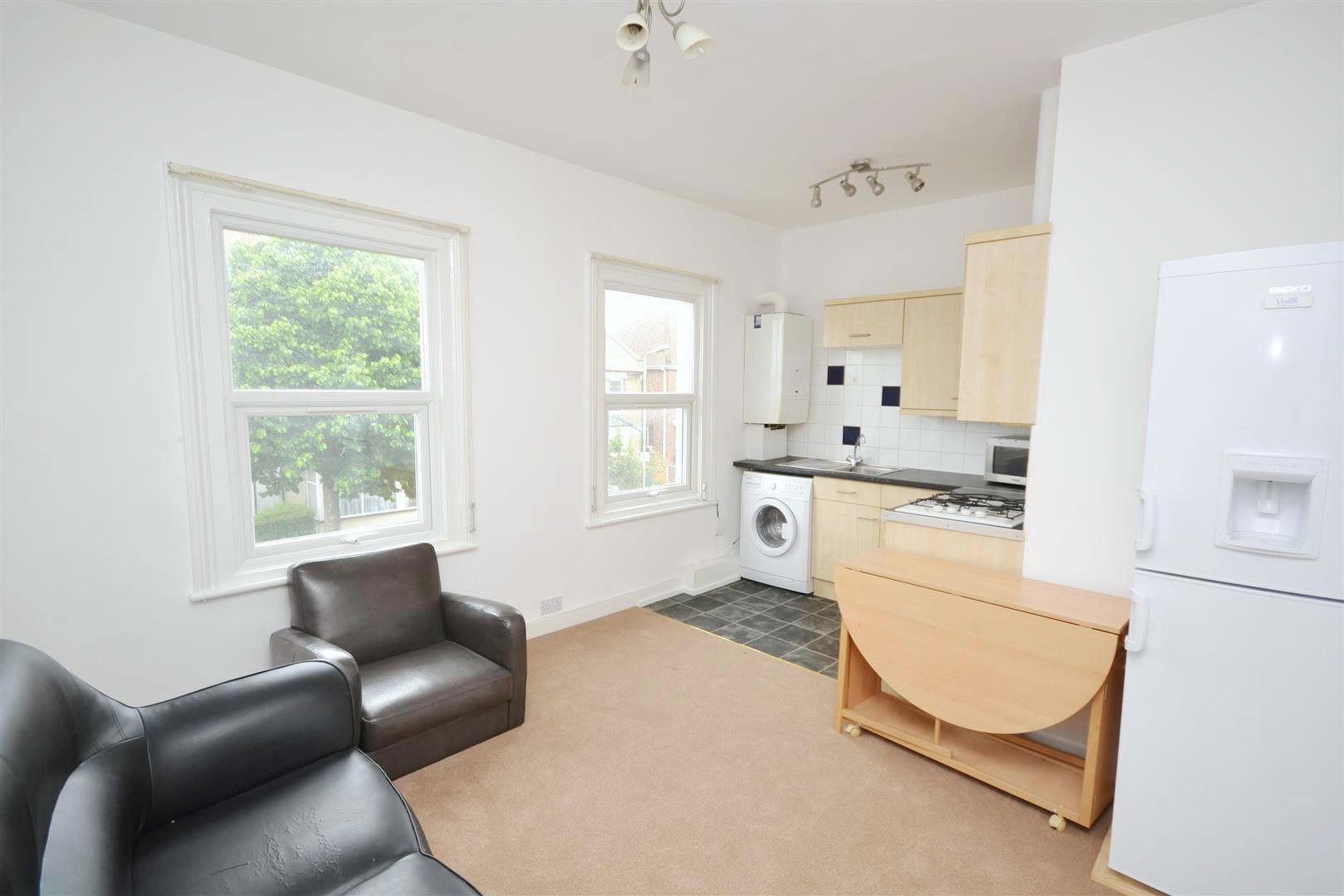 2 bedroom Apartment to rent - Martyn Gerrard