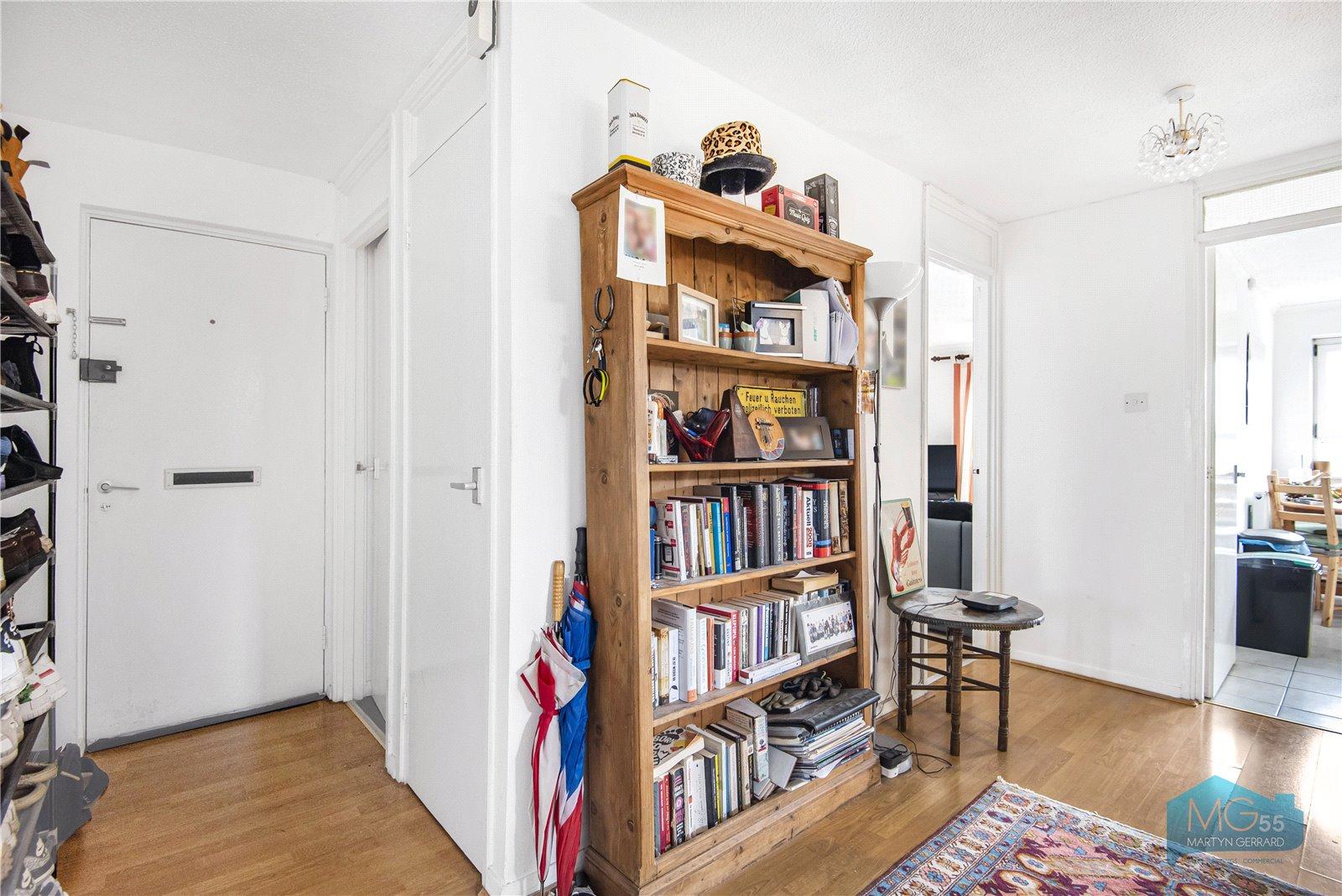 2 bedroom Apartment to rent - Martyn Gerrard