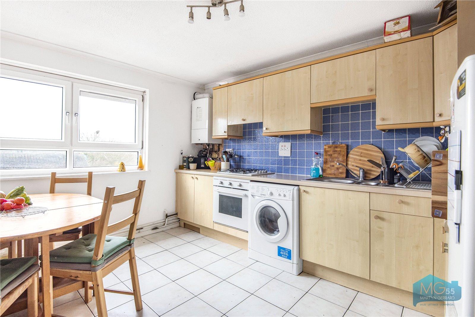 2 bedroom Apartment to rent - Martyn Gerrard