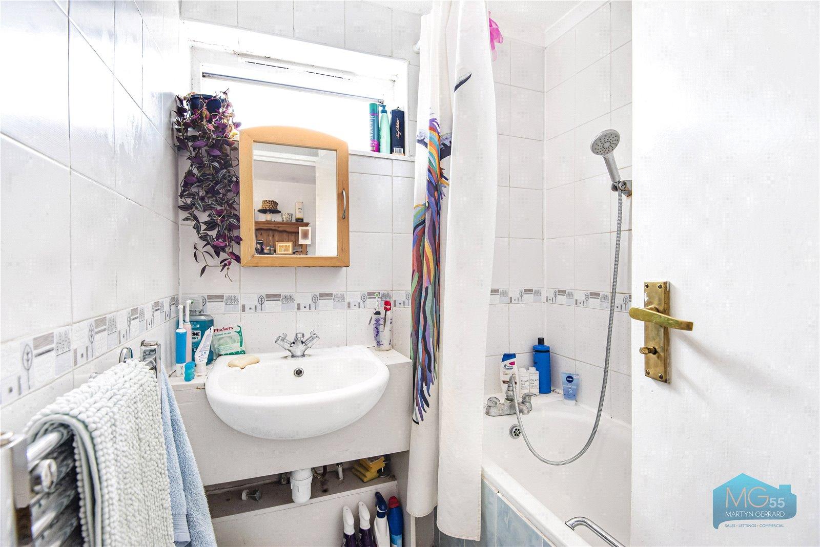 2 bedroom Apartment to rent - Martyn Gerrard