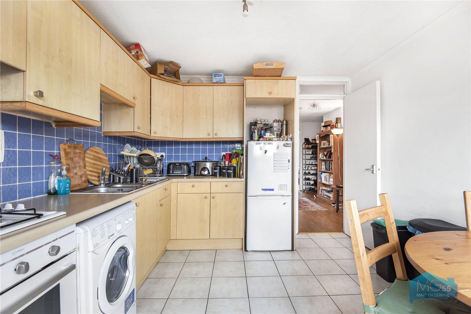 2 bedroom Apartment to rent - Martyn Gerrard