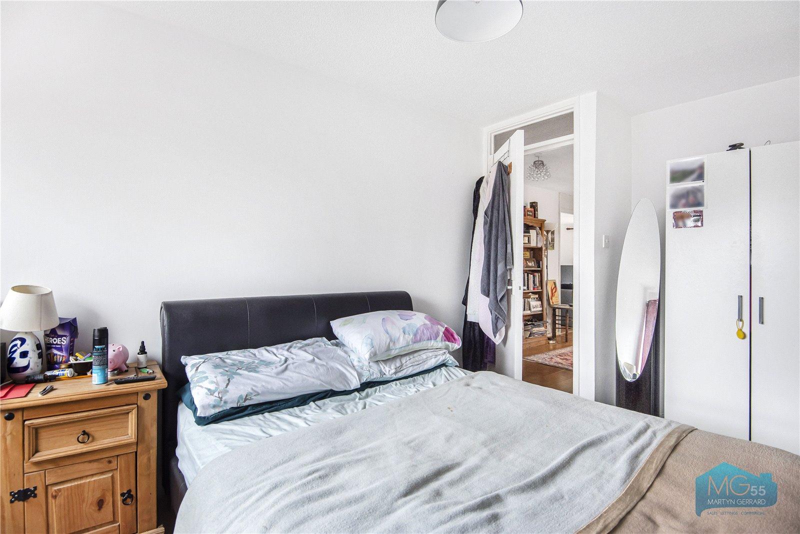 2 bedroom Apartment to rent - Martyn Gerrard