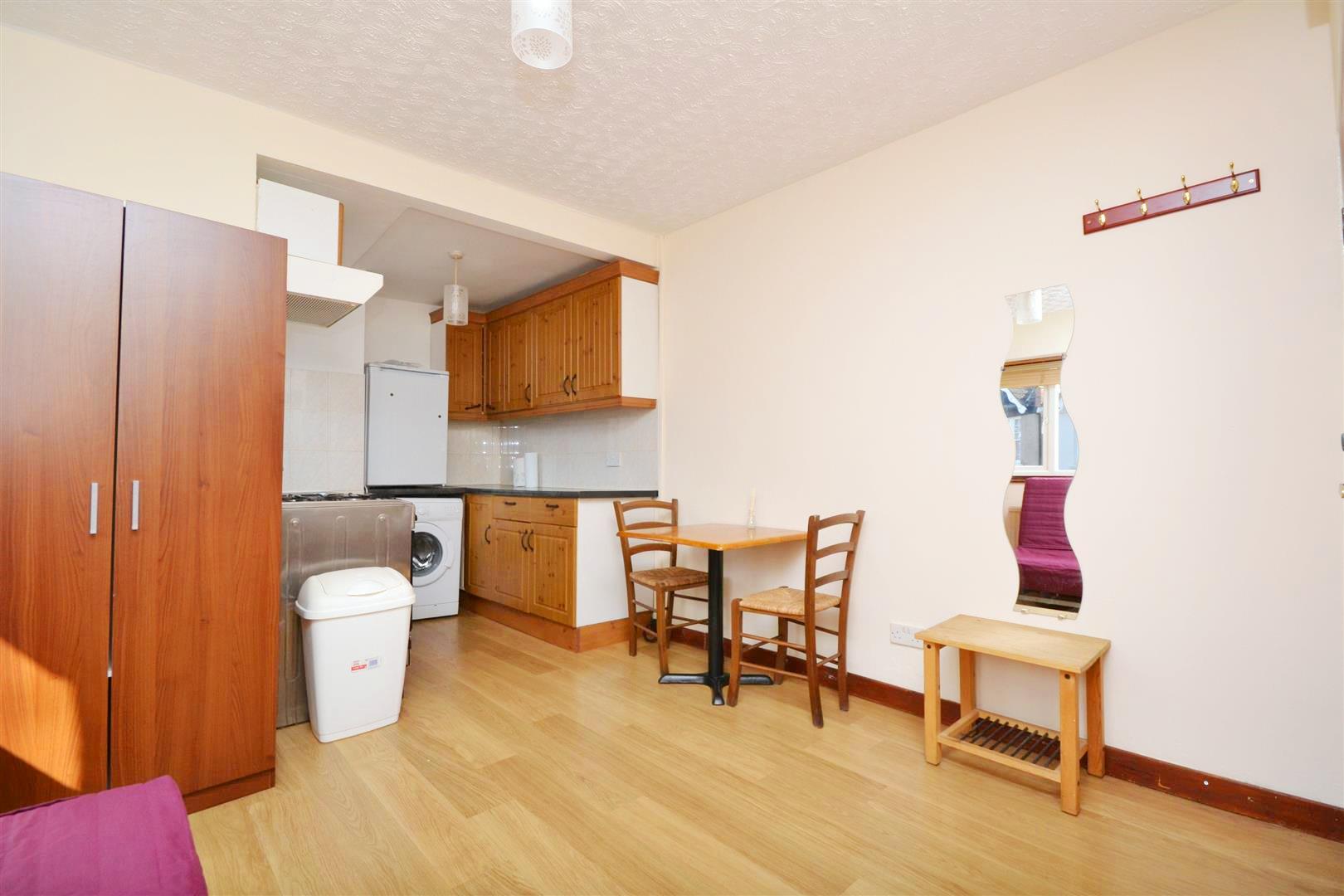 Apartment to rent - Martyn Gerrard