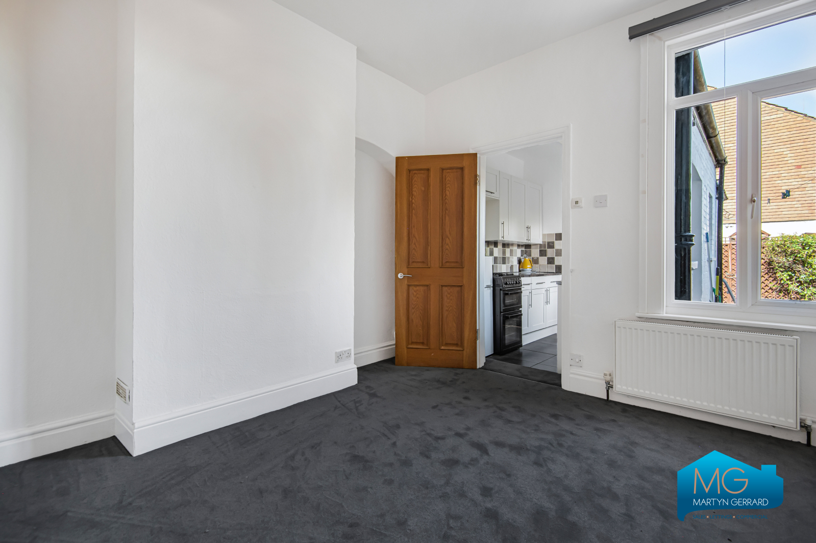 2 bedroom Ground Floor Flat to rent - Martyn Gerrard