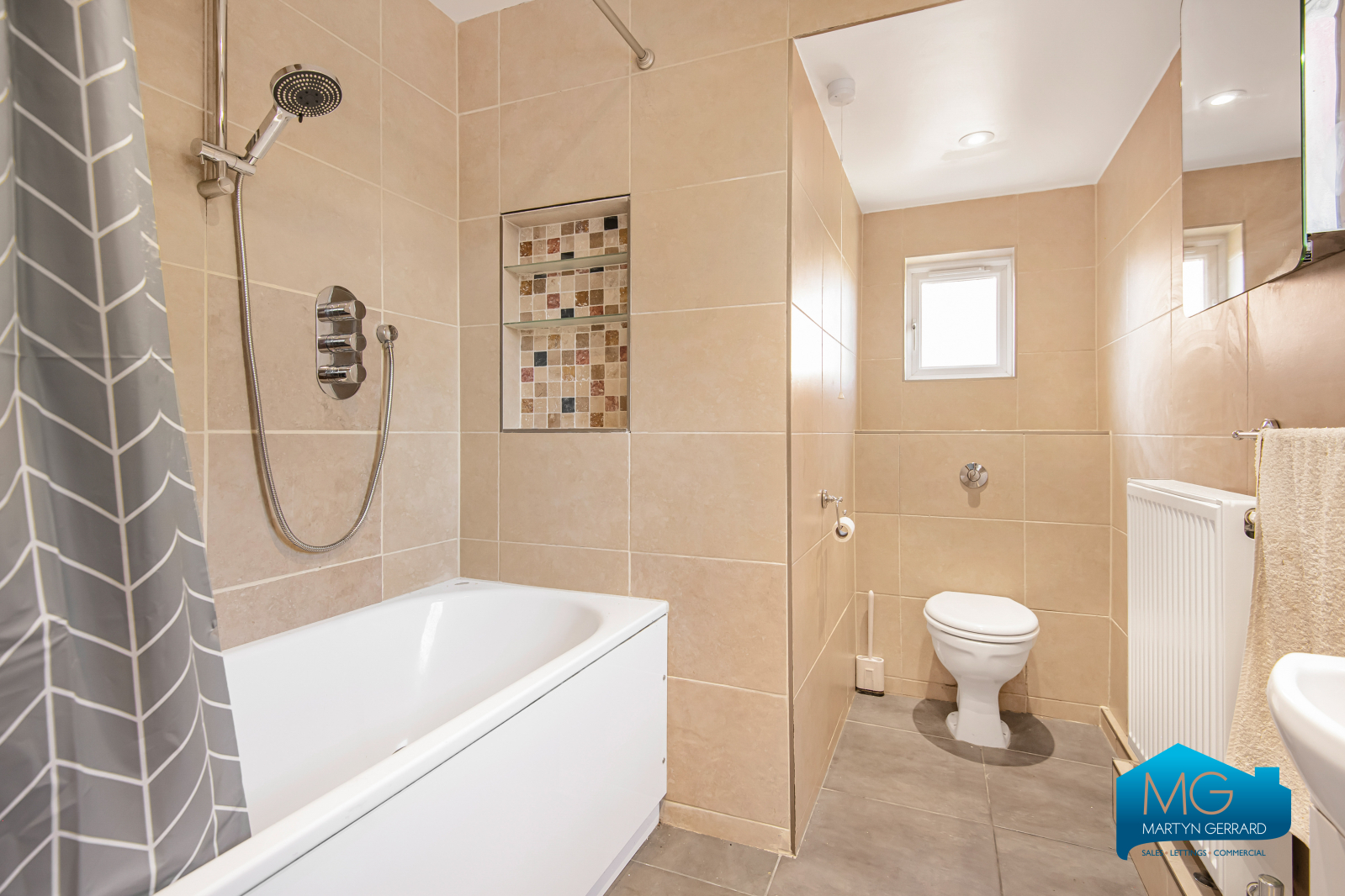 2 bedroom Ground Floor Flat to rent - Martyn Gerrard