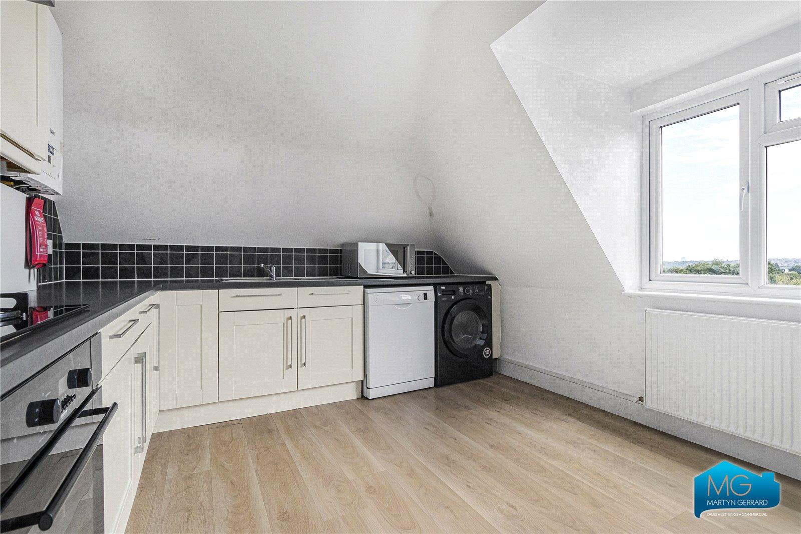 2 bedroom Apartment to rent - Martyn Gerrard