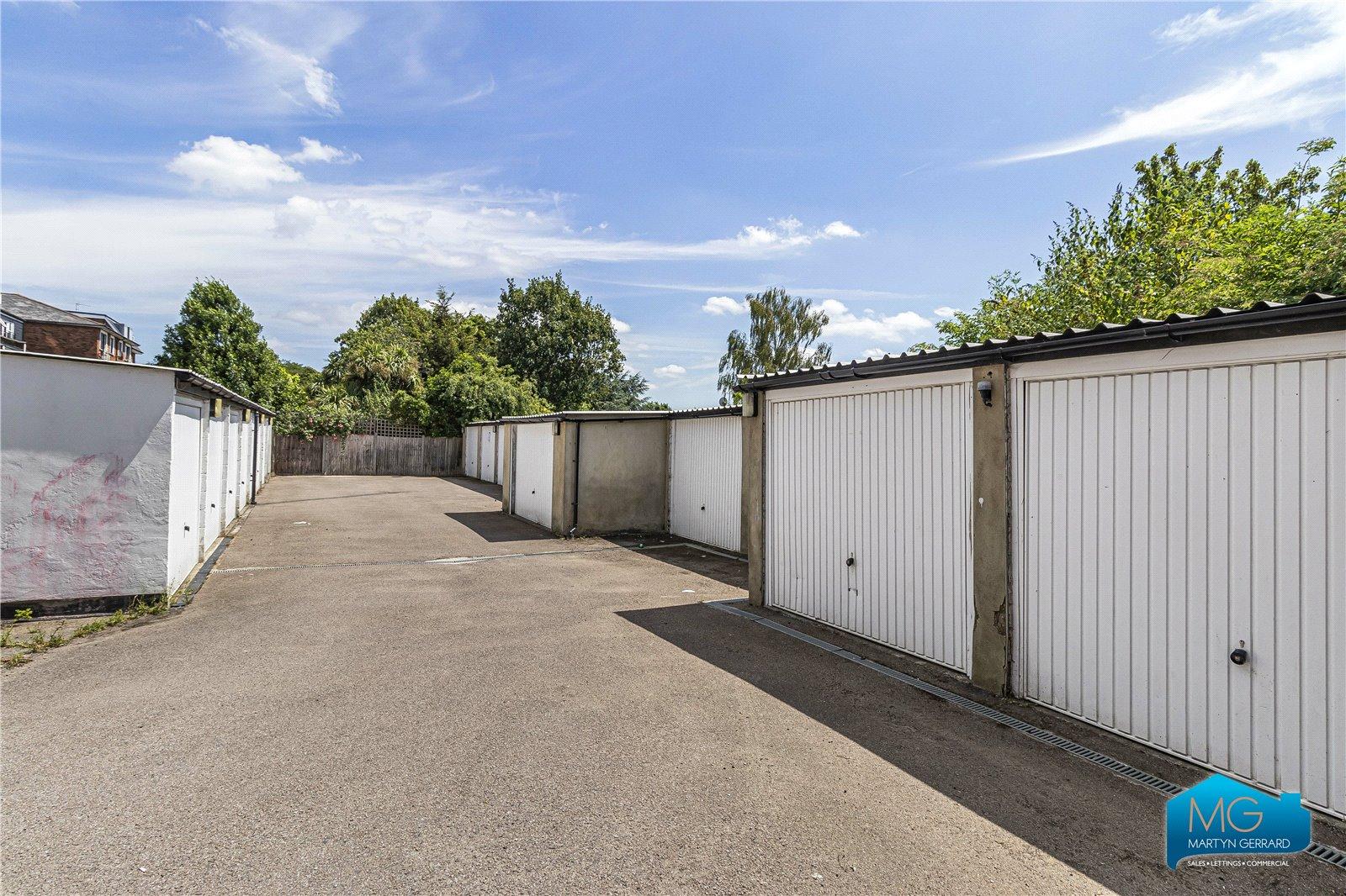2 bedroom Apartment to rent - Martyn Gerrard