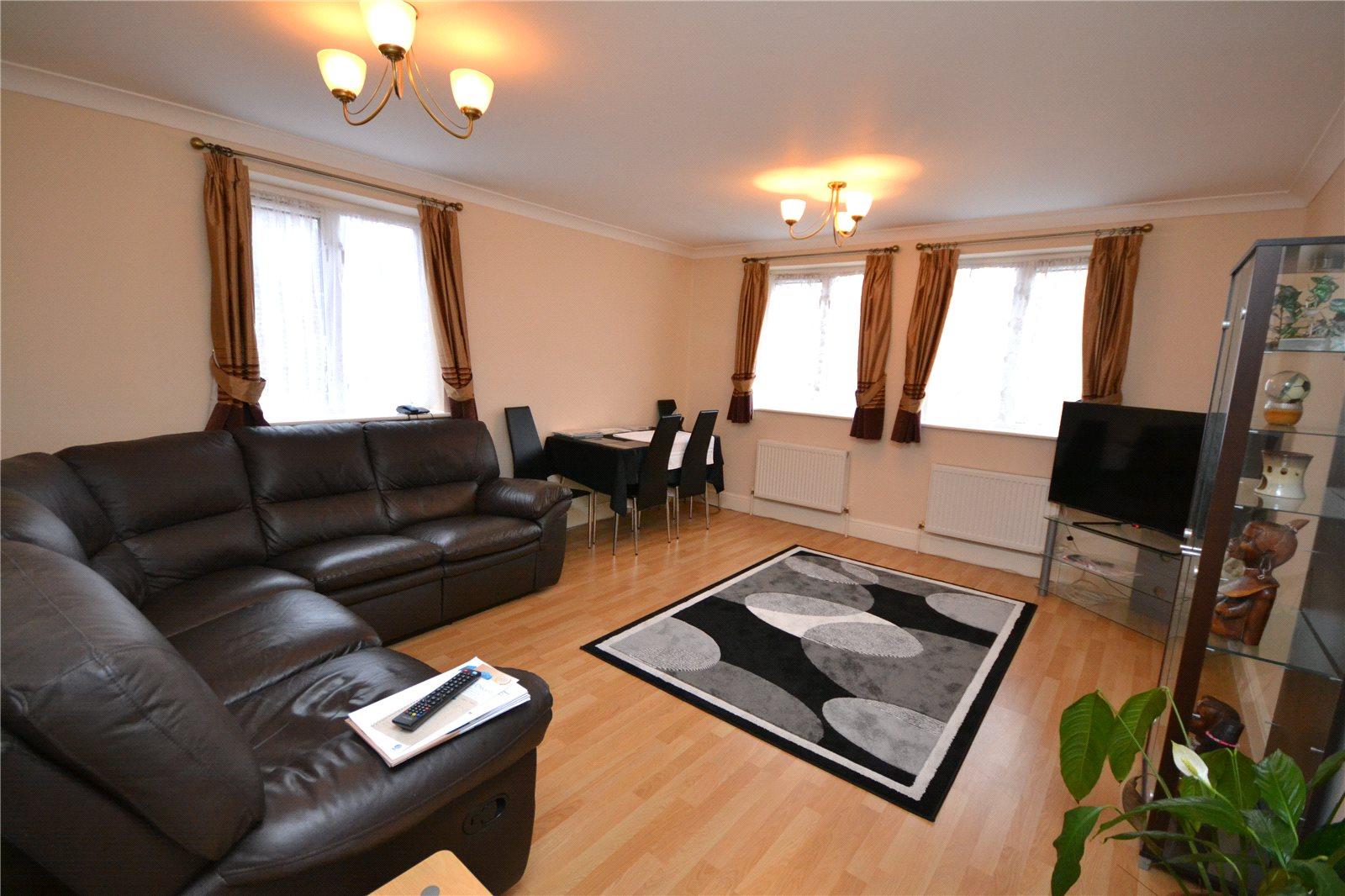 2 bedroom Apartment to rent - Martyn Gerrard