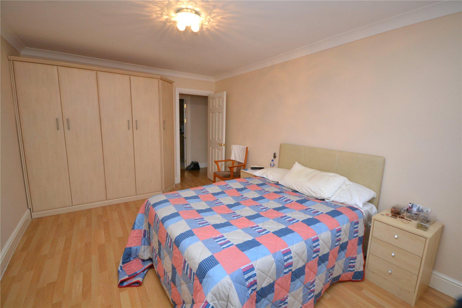 2 bedroom Apartment to rent - Martyn Gerrard