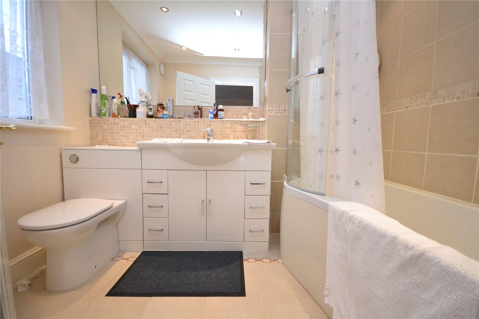 2 bedroom Apartment to rent - Martyn Gerrard