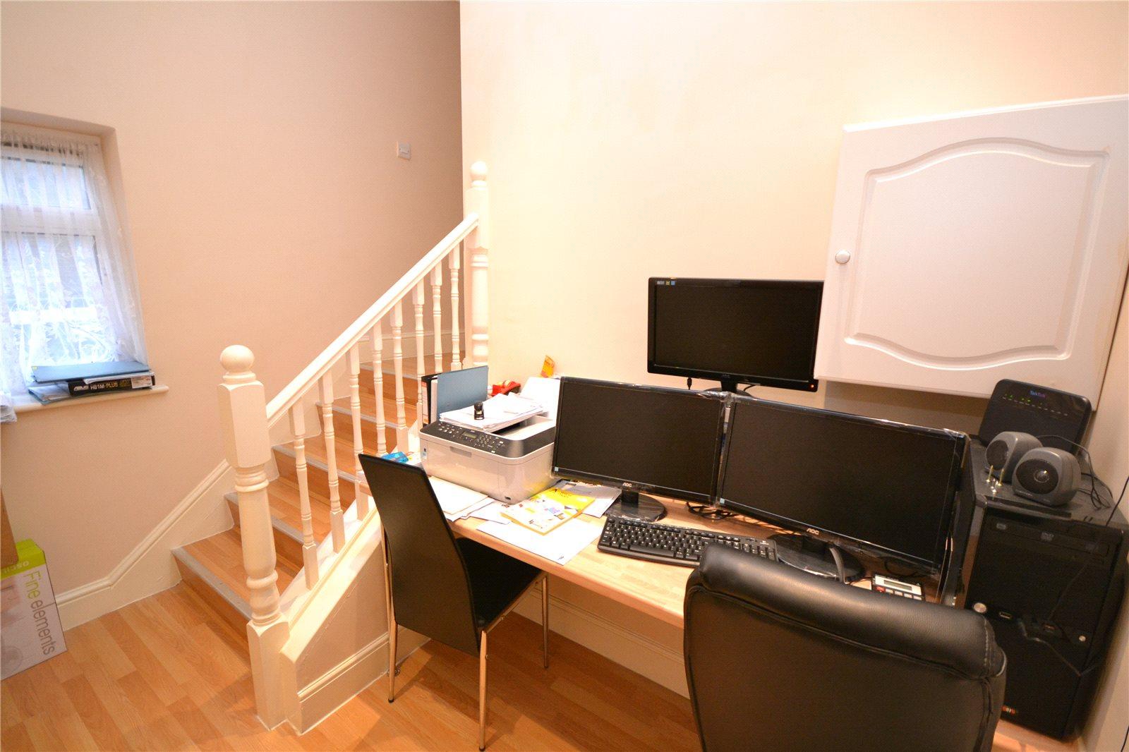 2 bedroom Apartment to rent - Martyn Gerrard