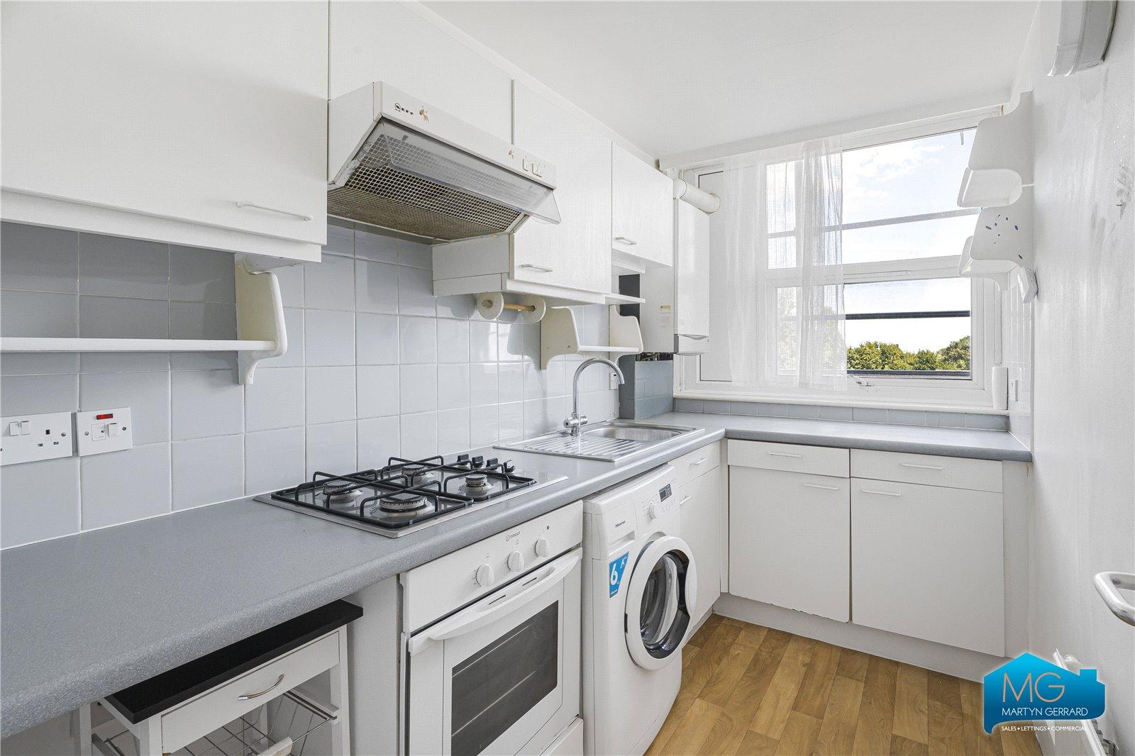 2 bedroom Apartment to rent - Martyn Gerrard