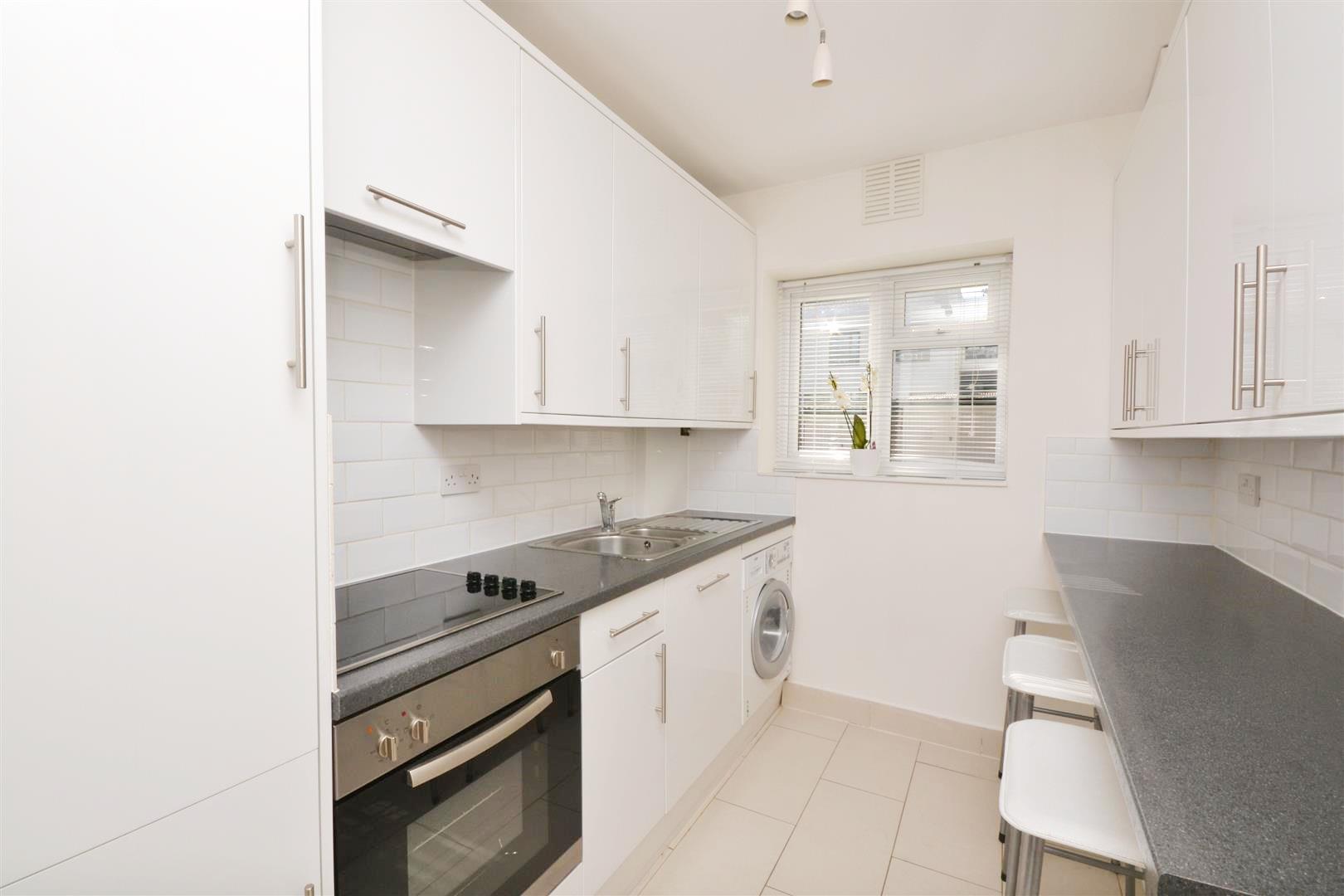 3 bedroom Ground Floor Flat to rent - Martyn Gerrard