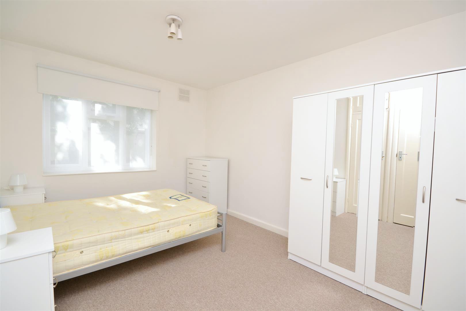 3 bedroom Ground Floor Flat to rent - Martyn Gerrard