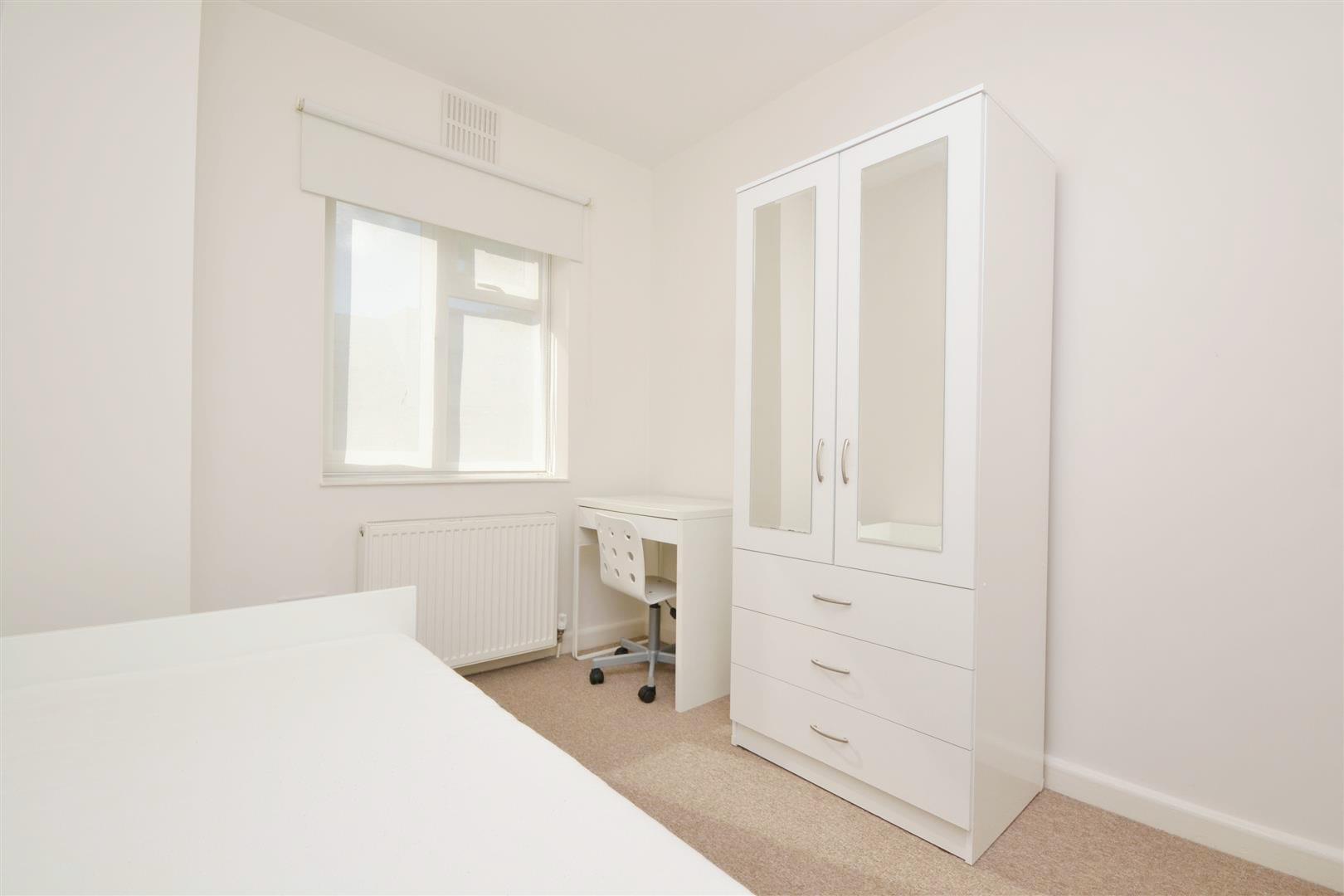 3 bedroom Ground Floor Flat to rent - Martyn Gerrard
