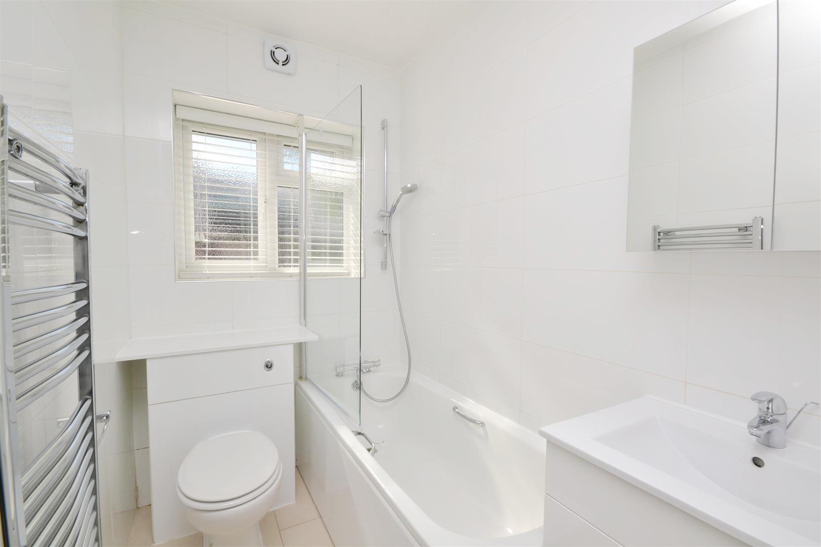 3 bedroom Ground Floor Flat to rent - Martyn Gerrard