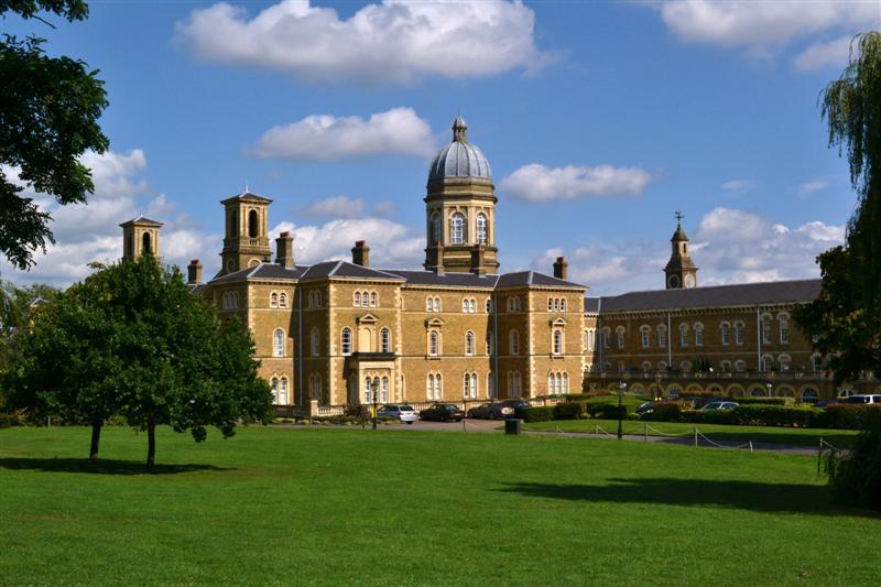 2 bedroom Apartment to rent - Martyn Gerrard