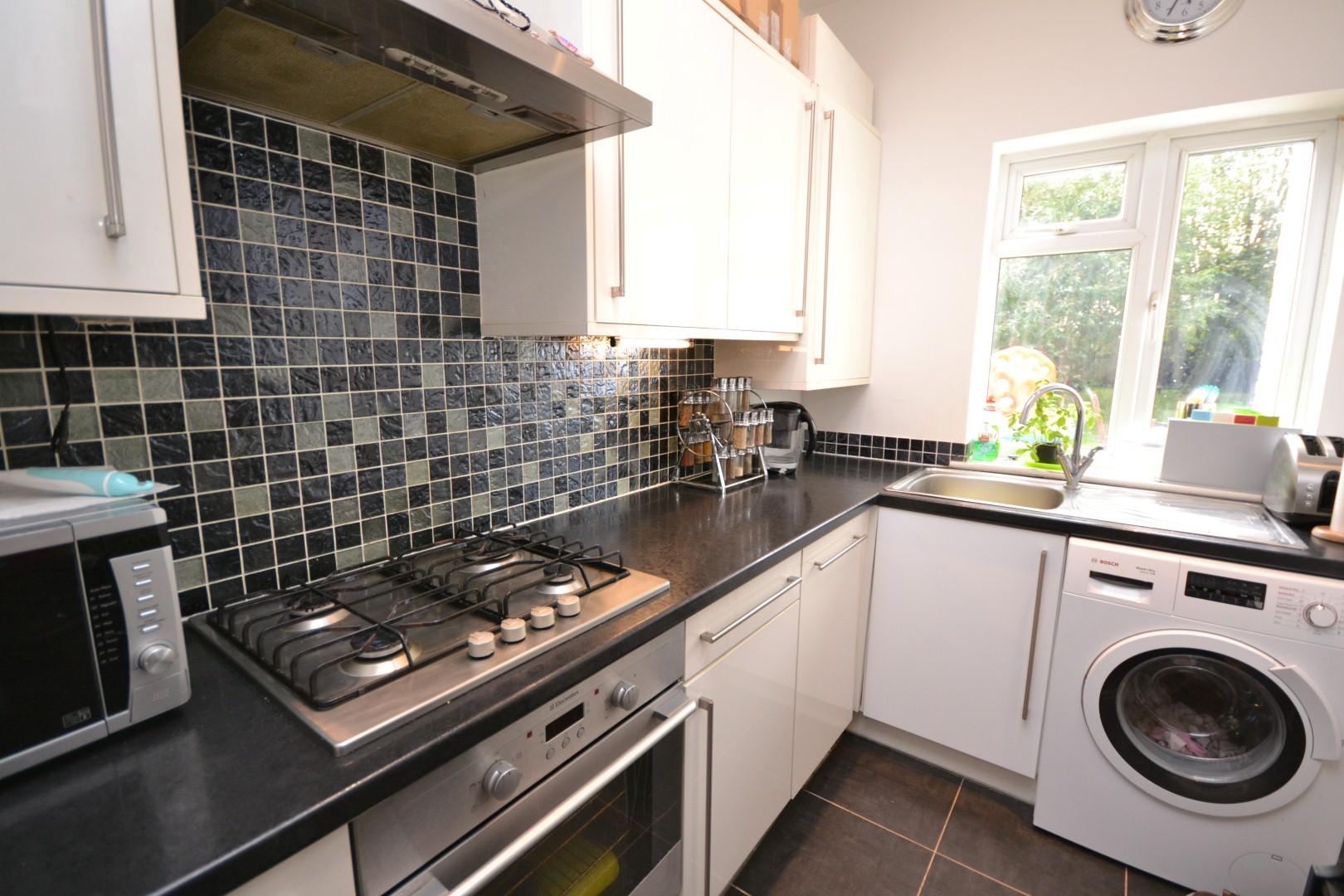 3 bedroom Ground Floor Flat to rent + ' - Martyn Gerrard