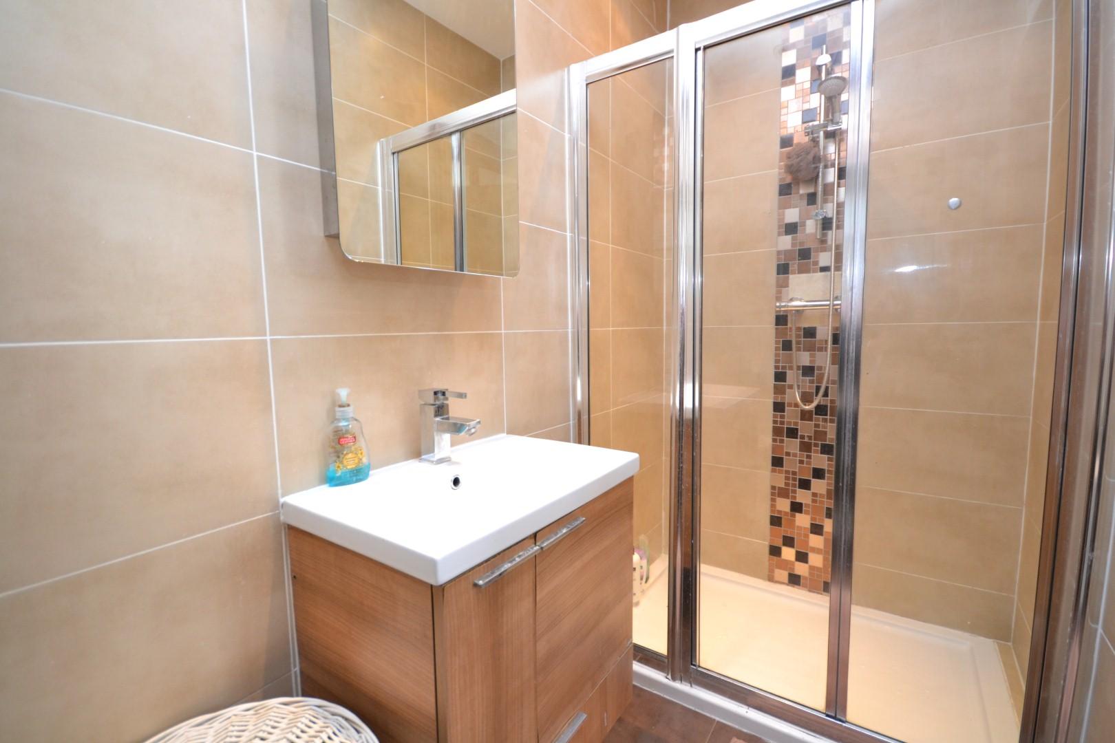 3 bedroom Ground Floor Flat to rent - Martyn Gerrard