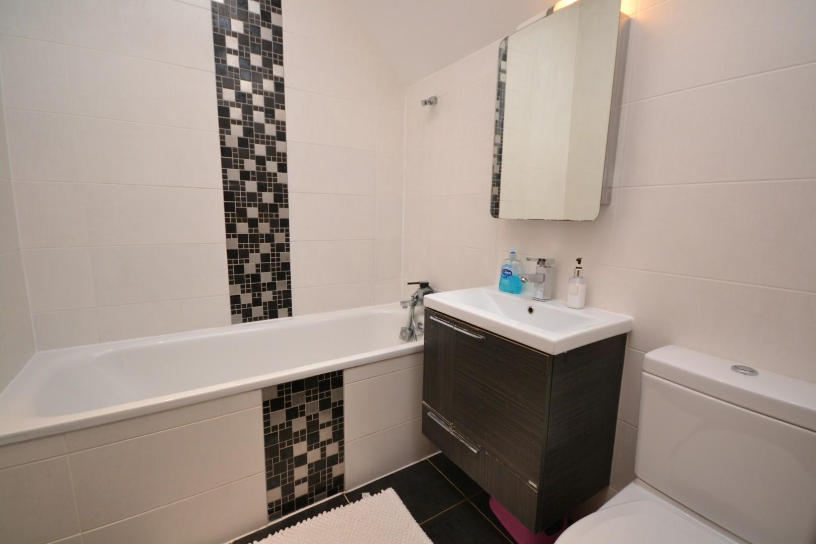 3 bedroom Ground Floor Flat to rent - Martyn Gerrard