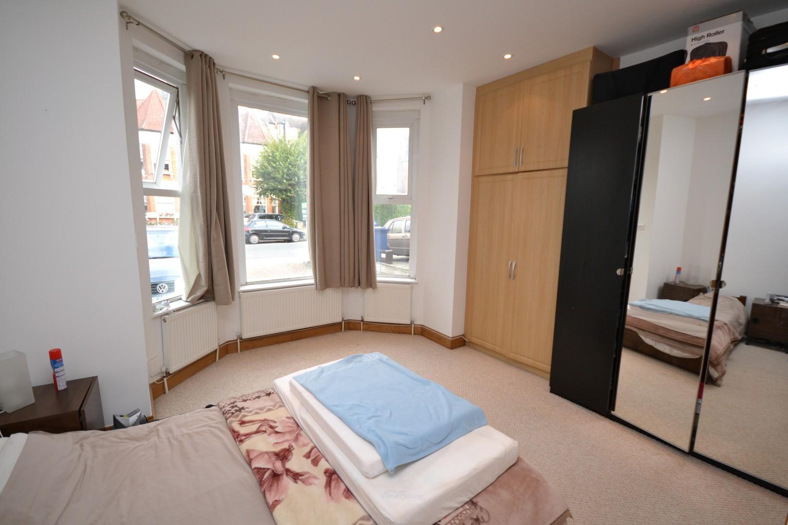 3 bedroom Ground Floor Flat to rent - Martyn Gerrard