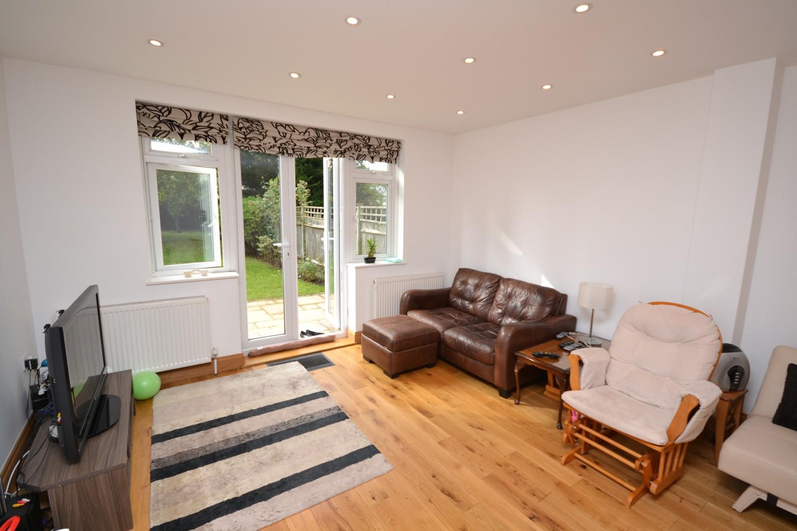 3 bedroom Ground Floor Flat to rent - Martyn Gerrard