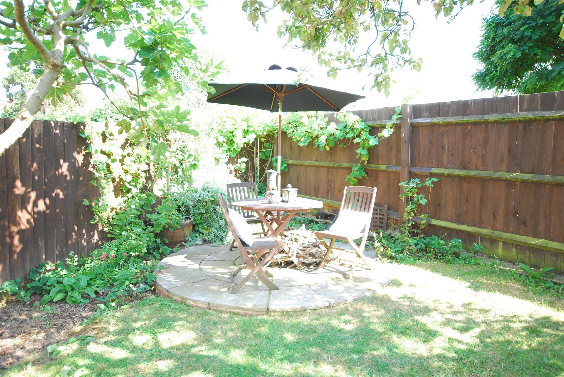 4 bedroom Semi-Detached House to rent - Martyn Gerrard