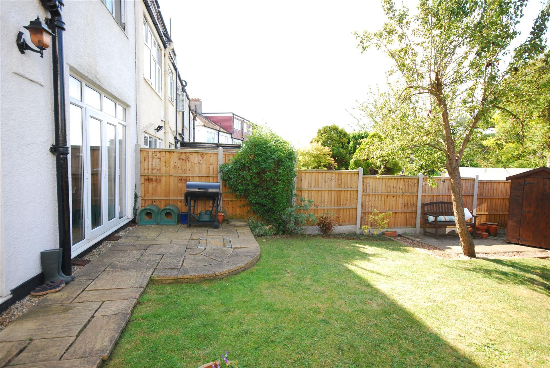 4 bedroom Semi-Detached House to rent - Martyn Gerrard