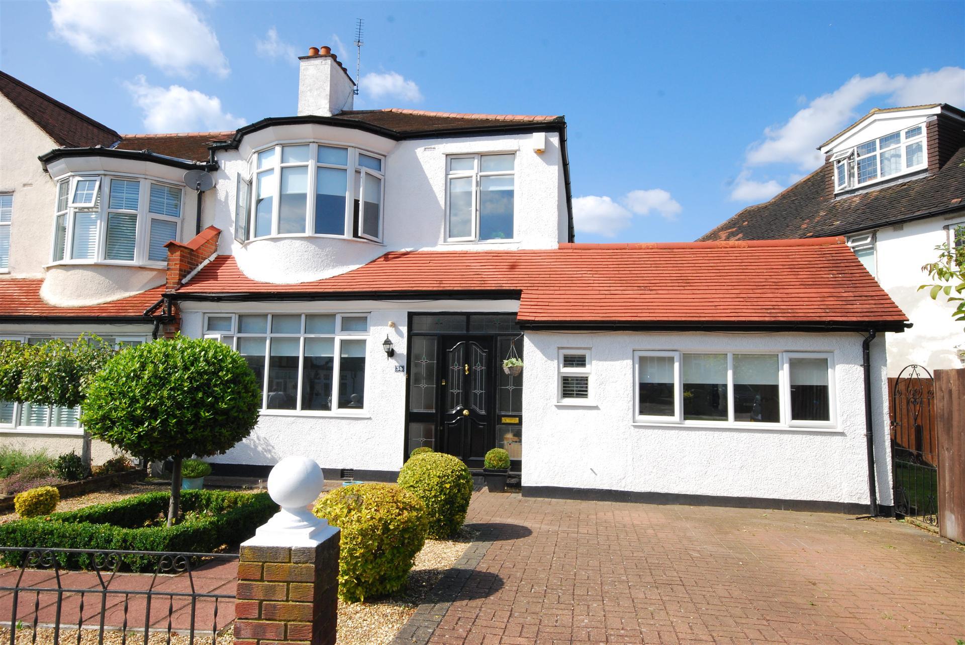 4 bedroom Semi-Detached House to rent - Martyn Gerrard