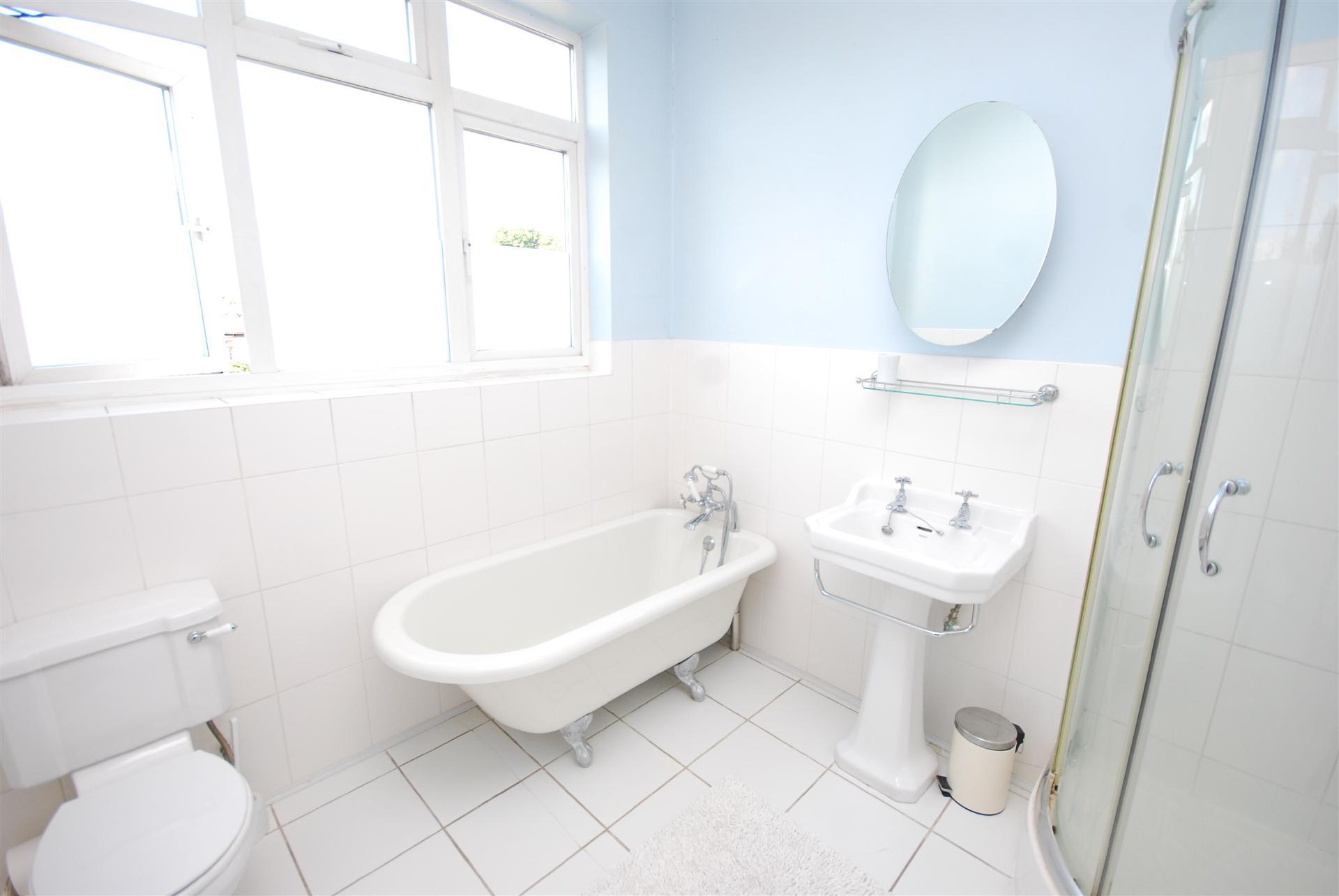 4 bedroom Semi-Detached House to rent - Martyn Gerrard