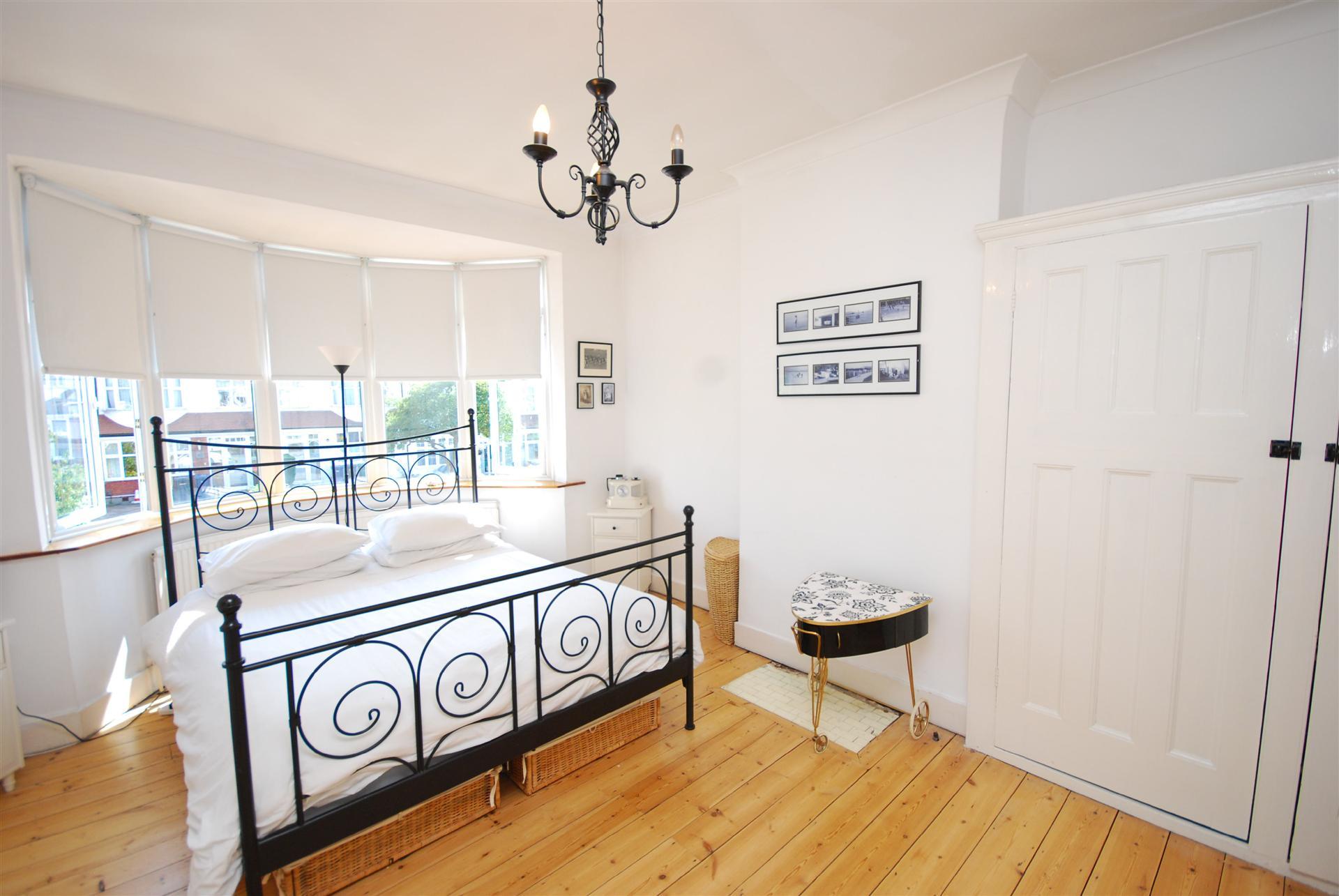 4 bedroom Semi-Detached House to rent - Martyn Gerrard